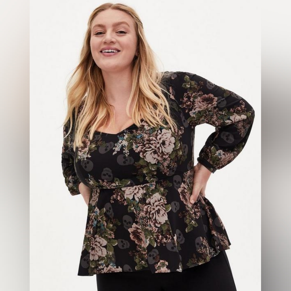 NWT TORRID Peplum Crepe Sweetheart Neck Peplum Crepe Sweetheart Neck 18/20
